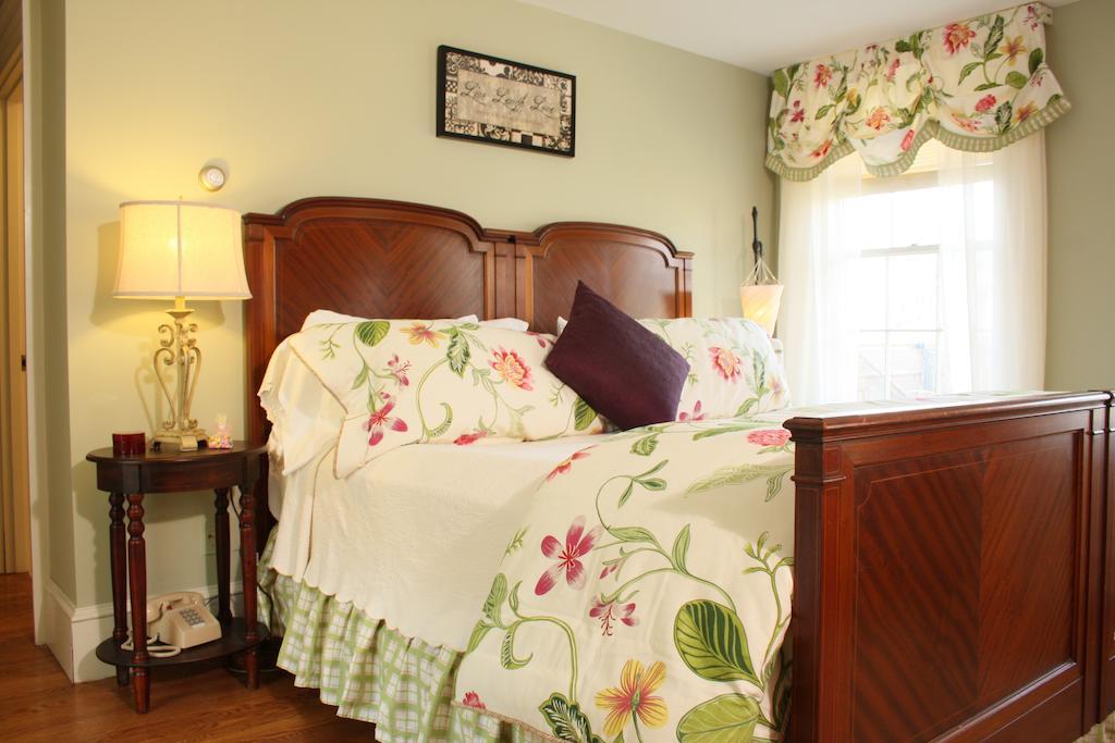 Captain Farris House Bed and Breakfast South Yarmouth Δωμάτιο φωτογραφία